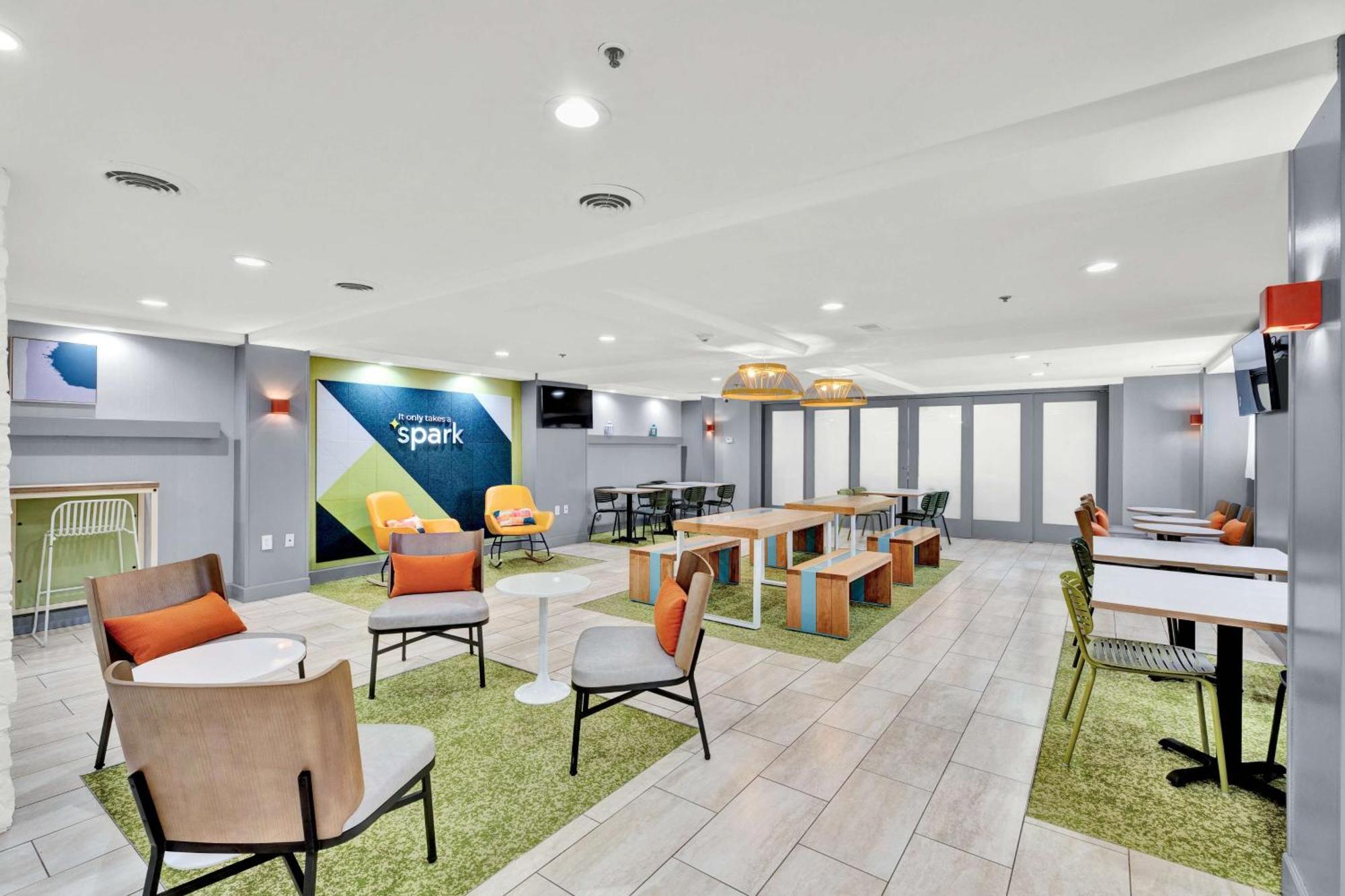 Spark By Hilton Plymouth Exterior photo