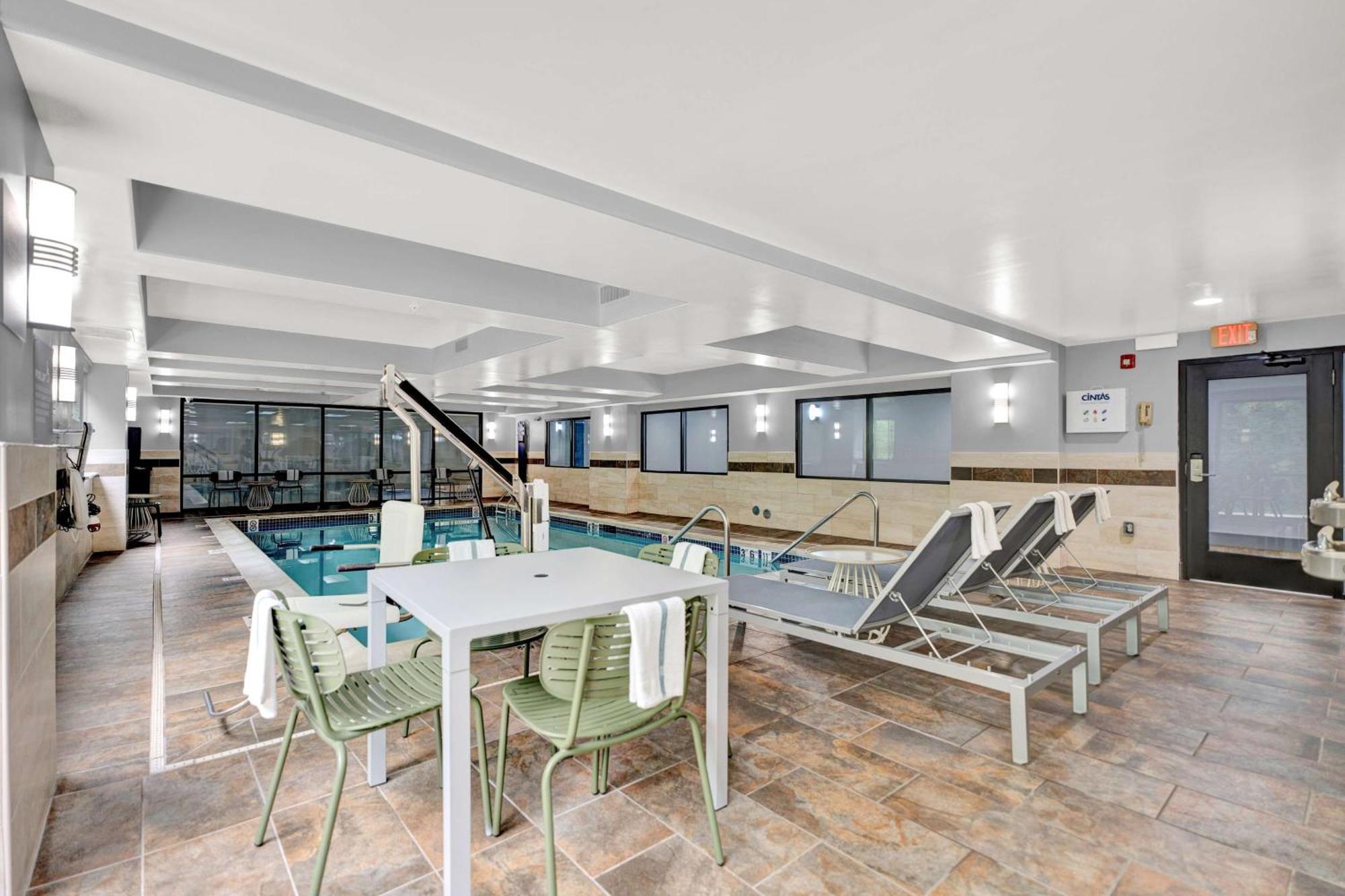 Spark By Hilton Plymouth Exterior photo