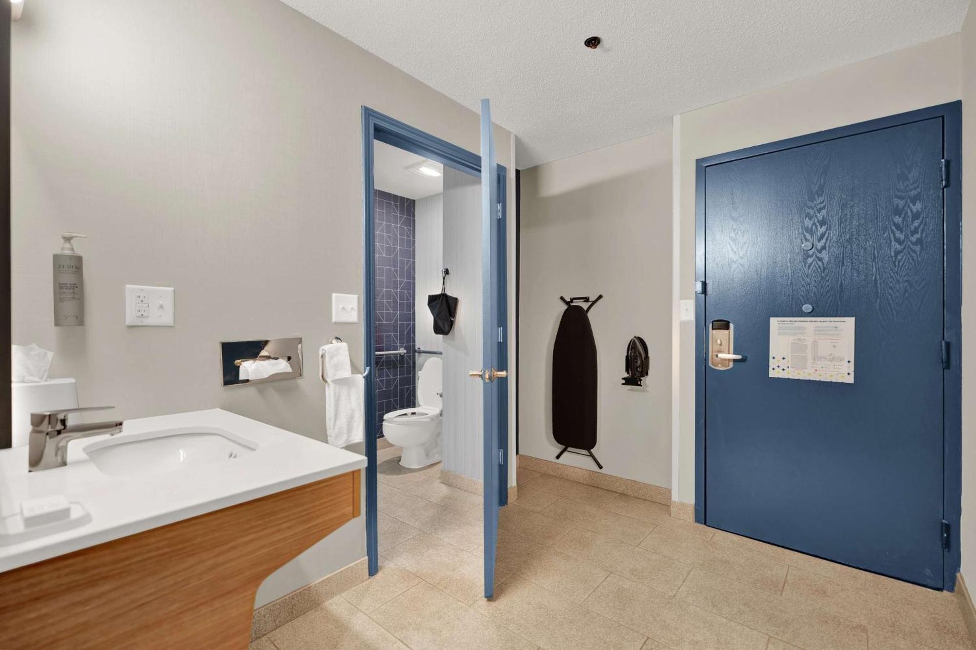 Spark By Hilton Plymouth Exterior photo