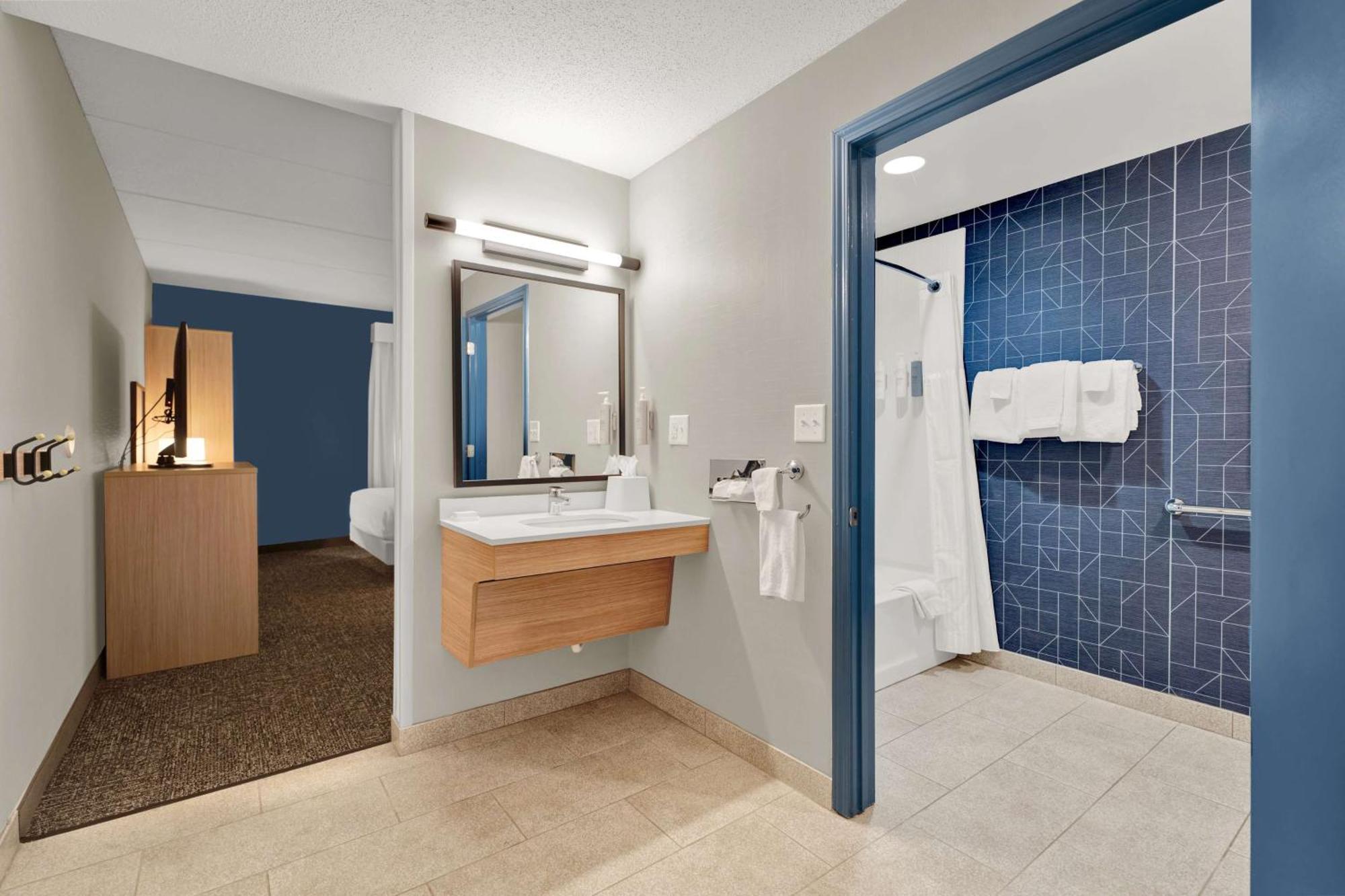 Spark By Hilton Plymouth Exterior photo