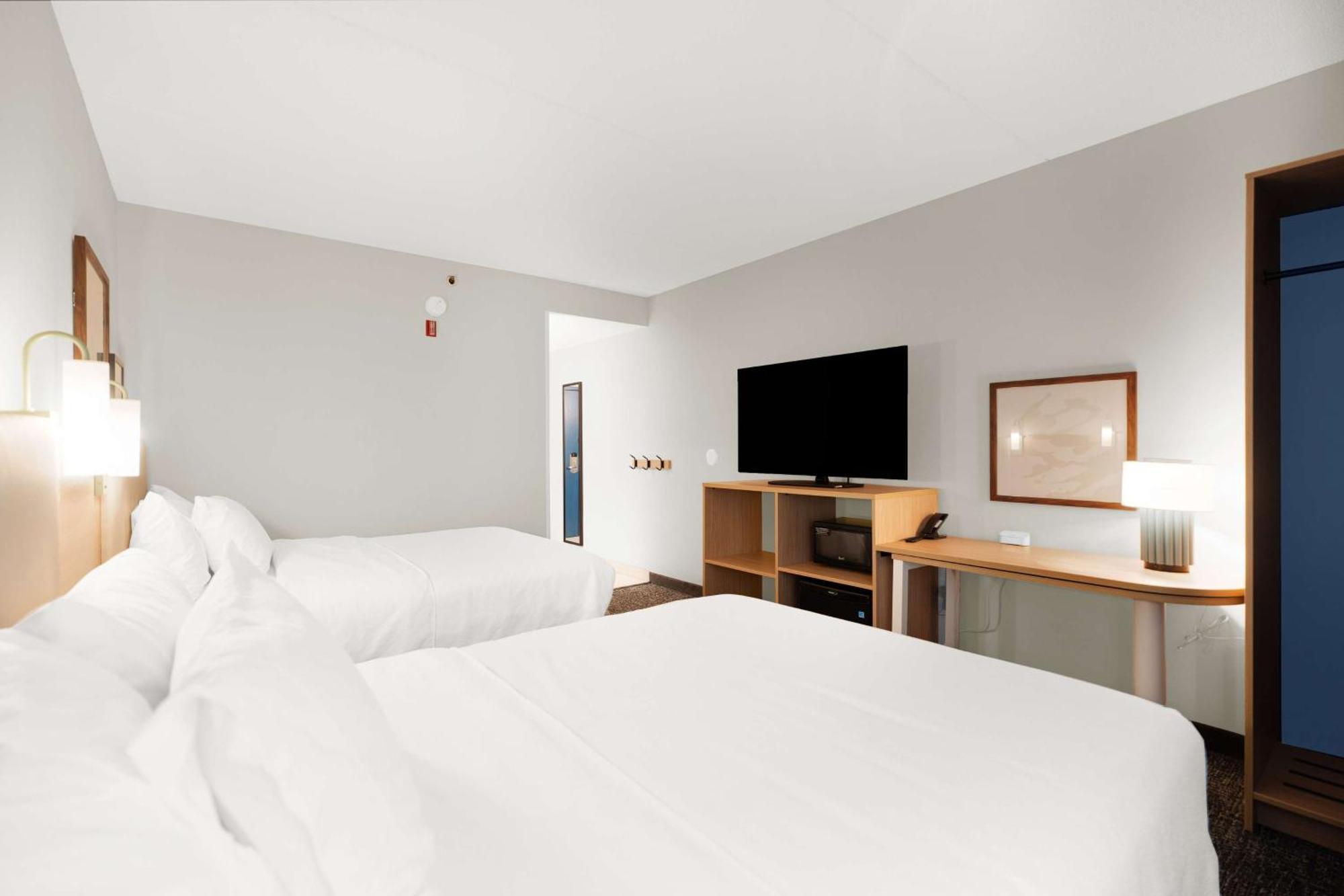 Spark By Hilton Plymouth Exterior photo